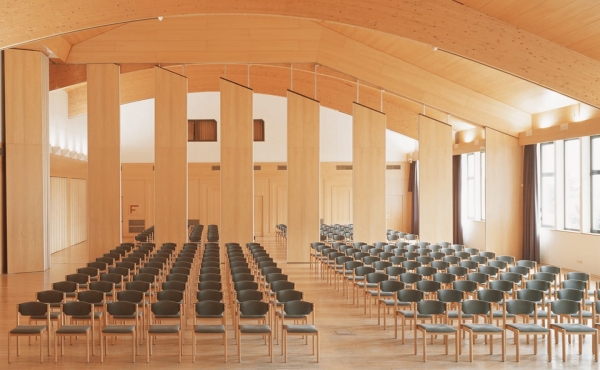 mobile-schallabsorbierende-trennwand-kongresszentrum-estfeller-pareti