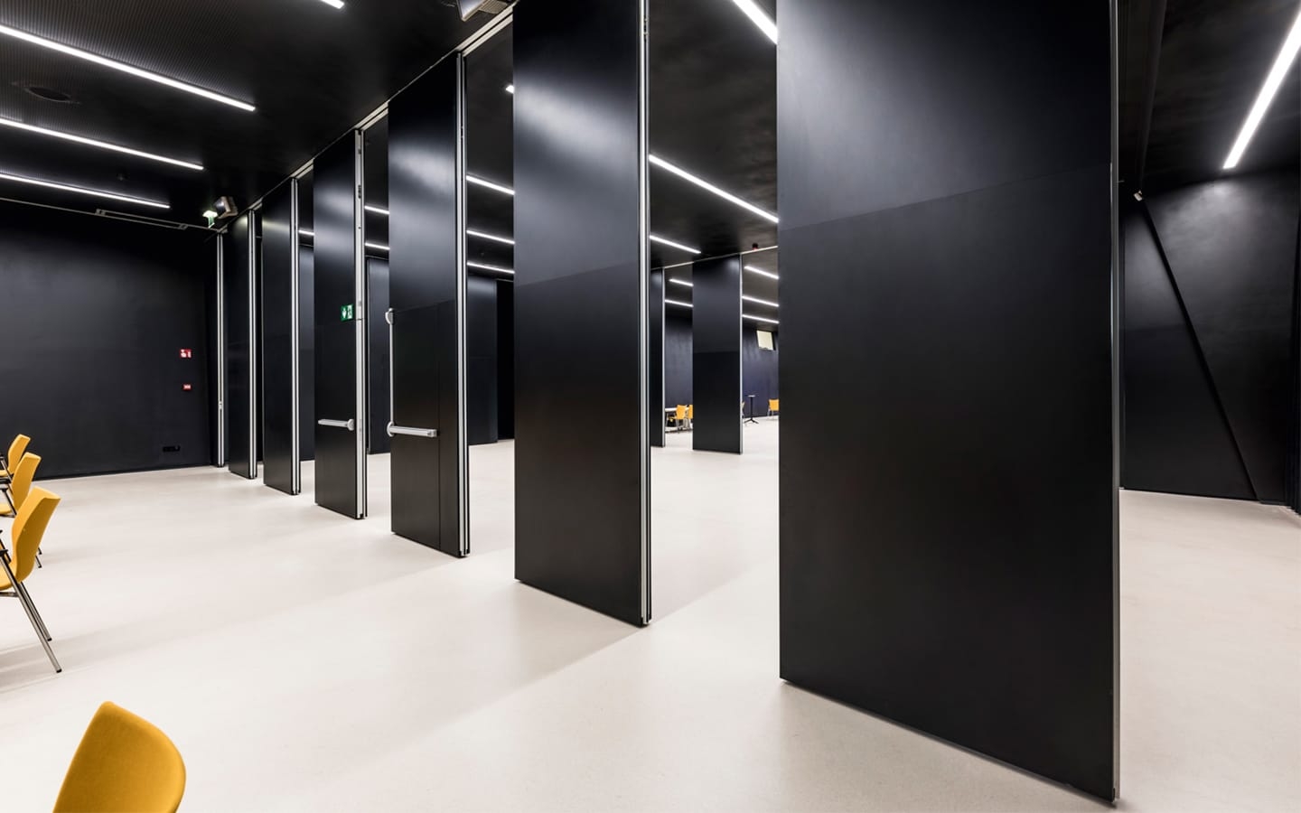 semiautomatic-movable-wall-congress-centre-bolzano-estfeller