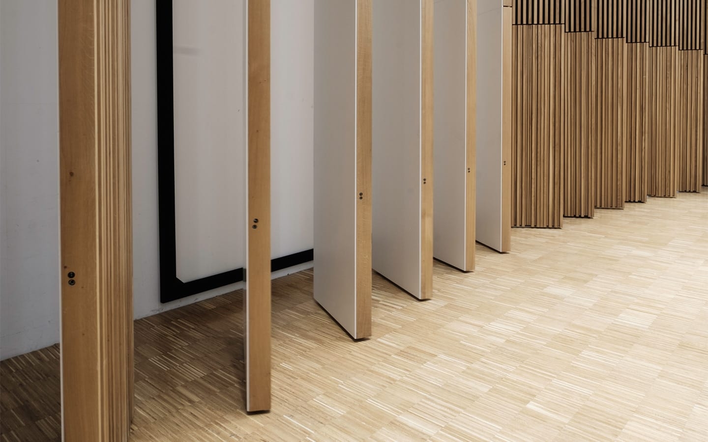 parete-fonoassorbente-in-legno-per-auditorium-estfeller-pareti